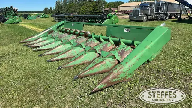 John Deere 843