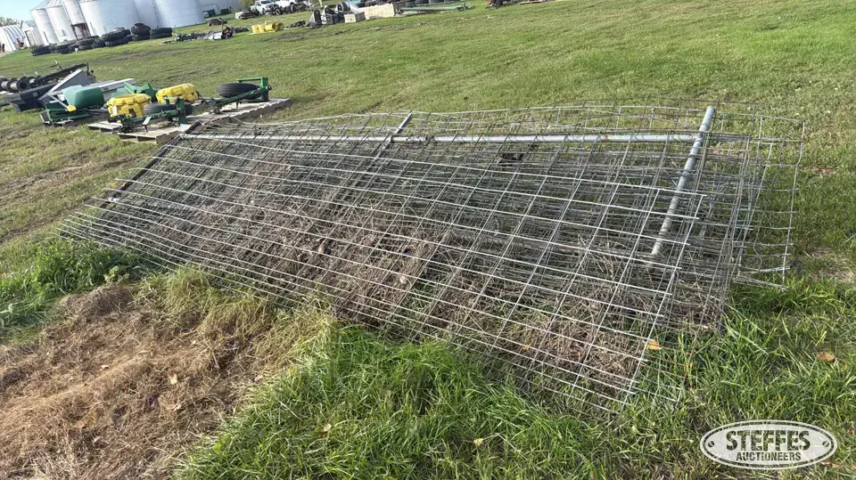 Approx. (13) wire fence panels Livestock Handling