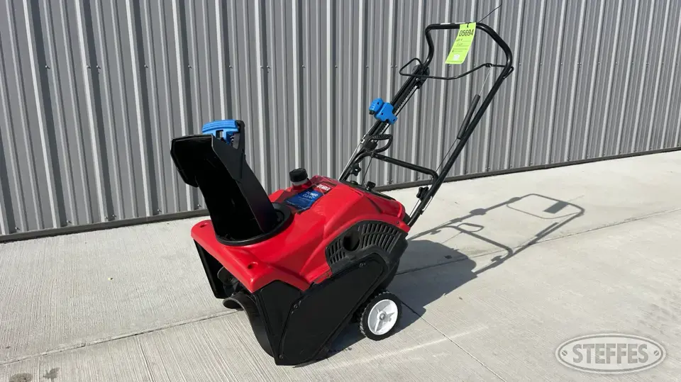Toro Power Clear R-Tek 38584 snowblower Self-Propelled Snowblower