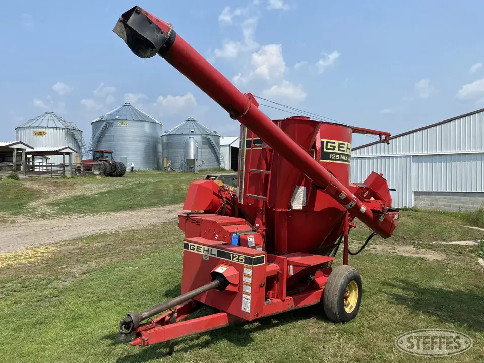 Gehl 125 Mix-All Feed Truck