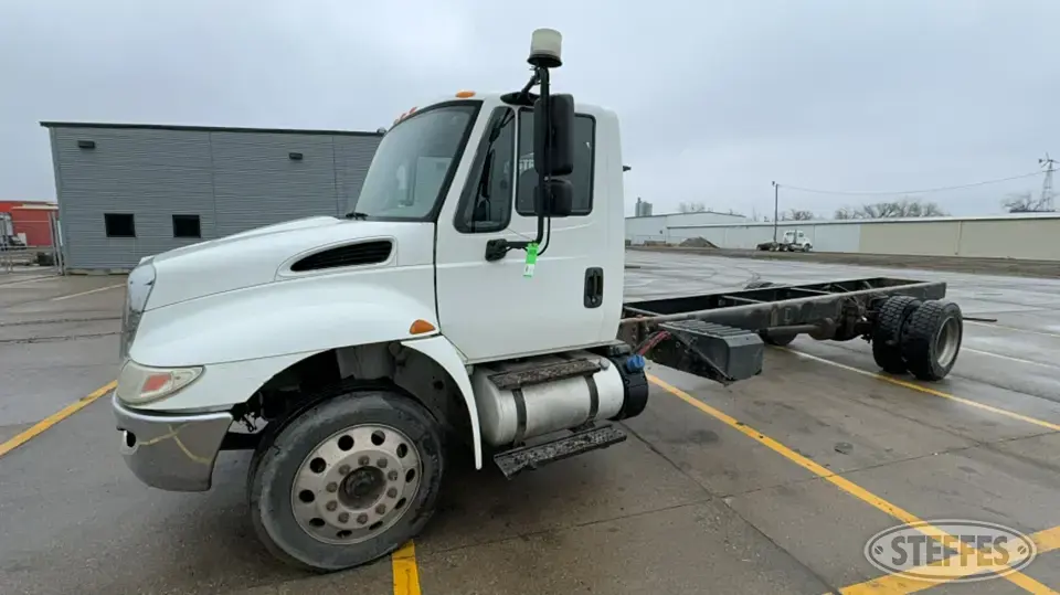 2016 International 4300 Cab and Chassis Truck