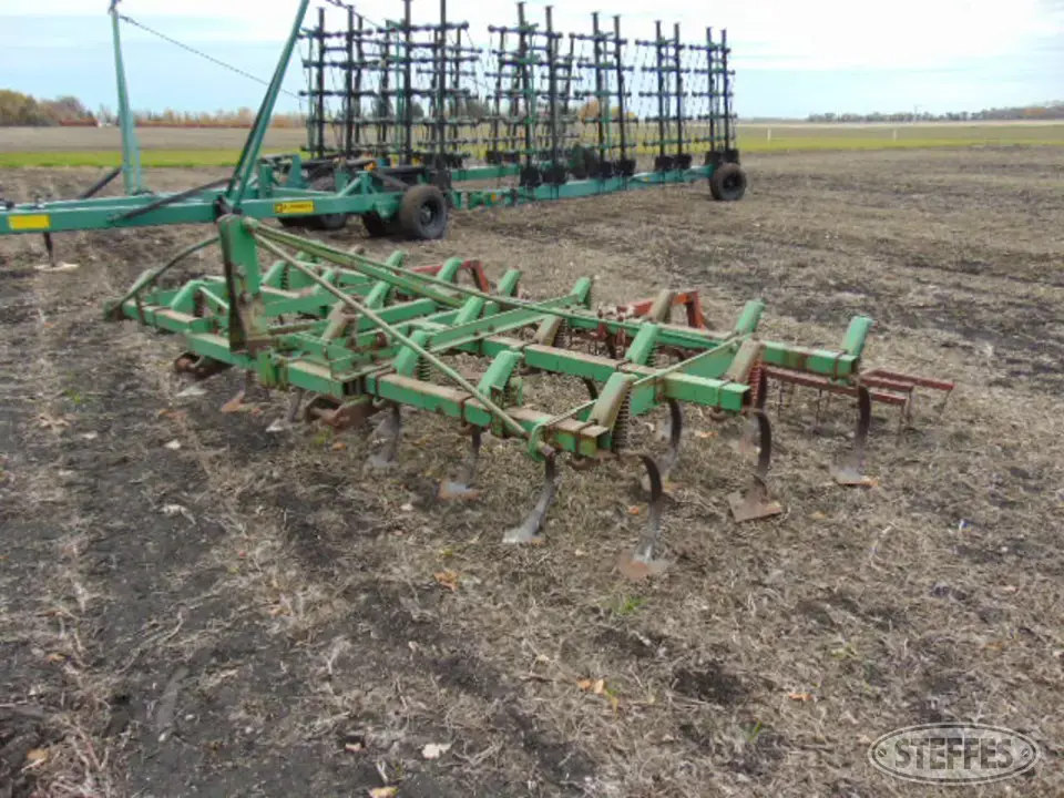 John Deere 1100 Field Cultivator