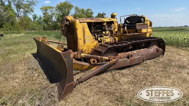 CAT D7