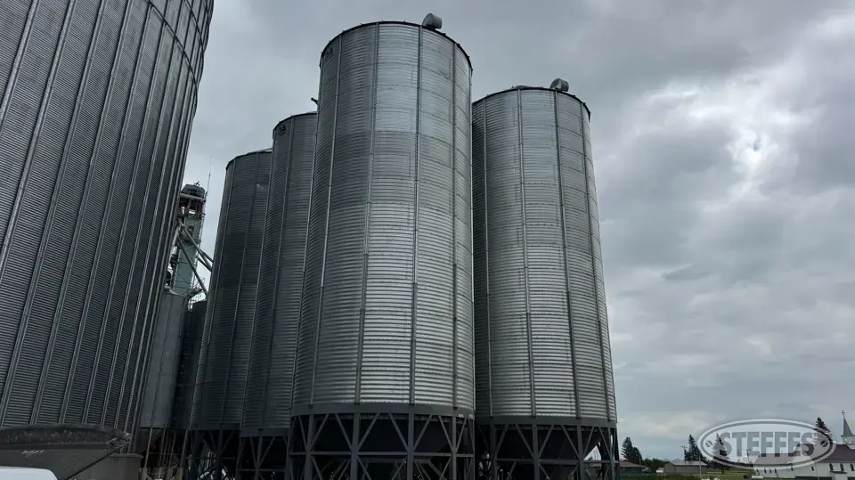 1999 Micada Hopper Bin