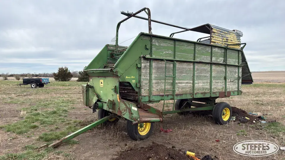 John Deere 125 Forage Wagon