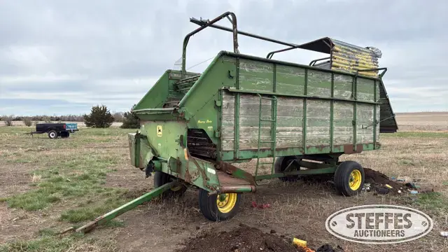 John Deere 125