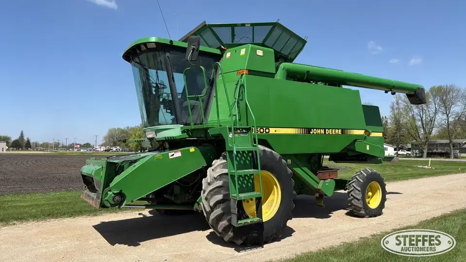 1992 John Deere 9500 Combine