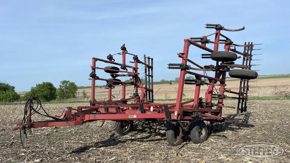 Case IH 5600 Chisel Plow