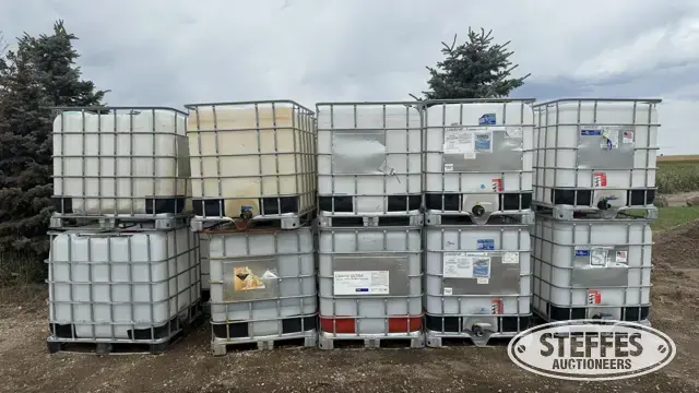 (20) Poly chemical totes