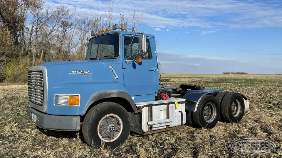 1990 Ford L9000 AeroMax Conventional Truck without Sleeper