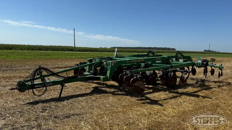 John Deere 2700 Ripper