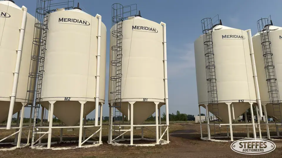2014 Meridian M1620-40 Hopper Bin