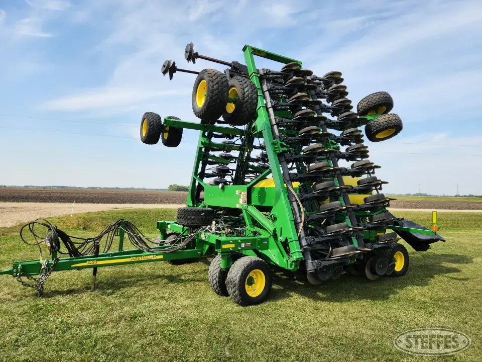 2010 John Deere 1990 Air Drills and Air Seeder