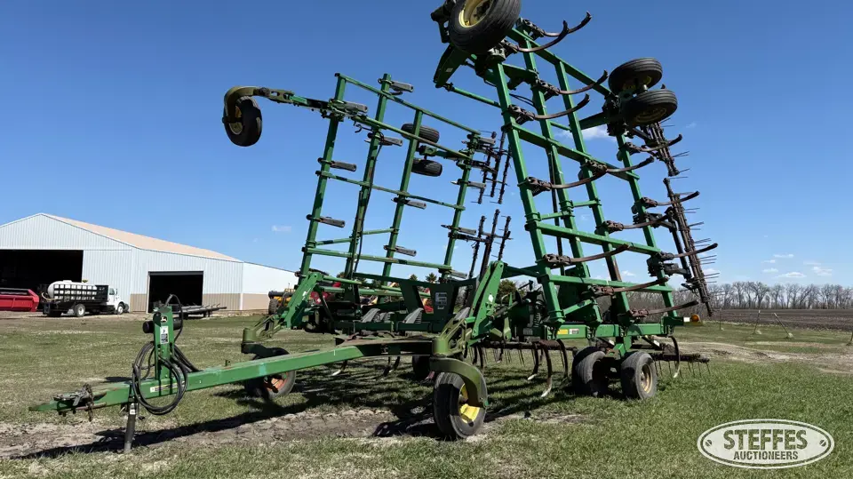 2008 John Deere 2410 Chisel Plow