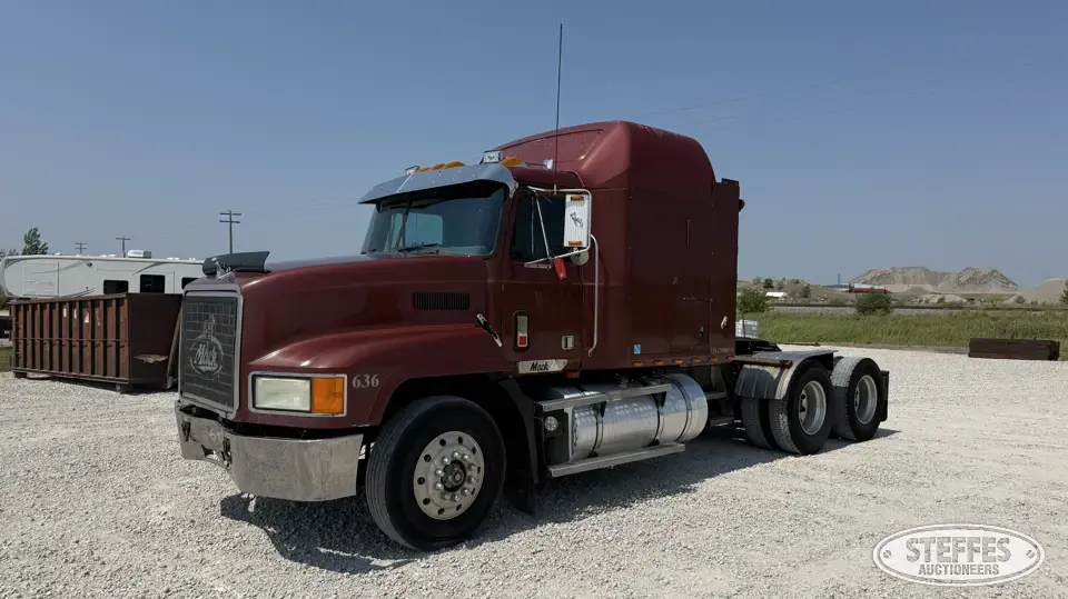 1990 Mack CH613 Conventional Truck with Sleeper