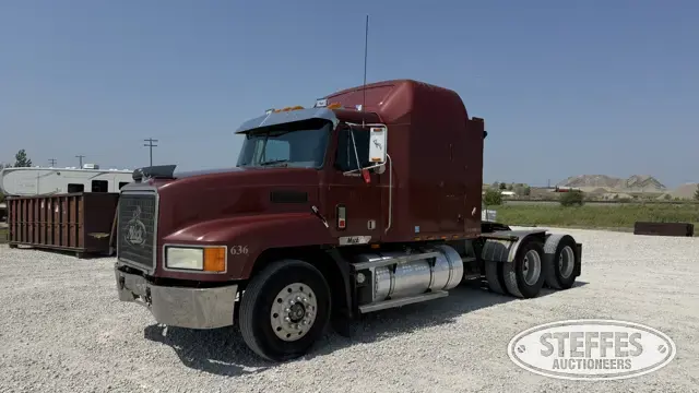 1990 Mack CH613