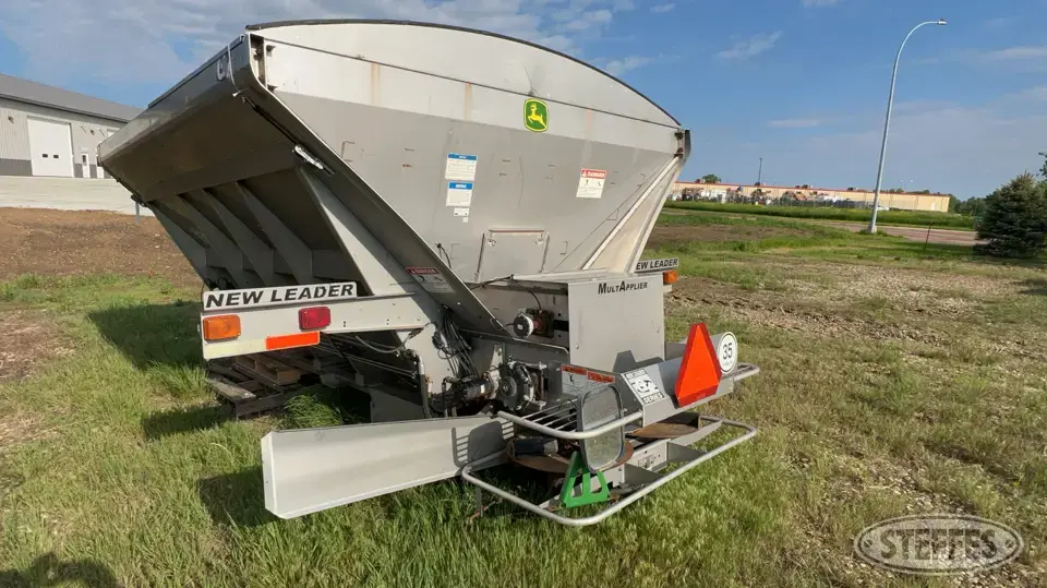 New Leader NL300G4-11 Pull-Type Dry Spreader