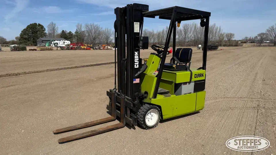 Clark TM17 Warehouse Forklift