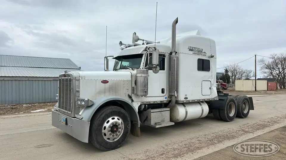 2007 Peterbilt 379 Conventional Truck with Sleeper