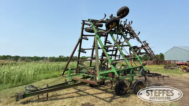John Deere 610