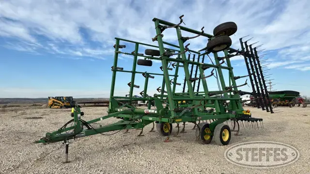 John Deere 2210