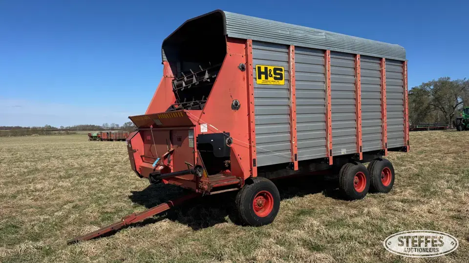 H&S Super 7+4 Forage Wagon