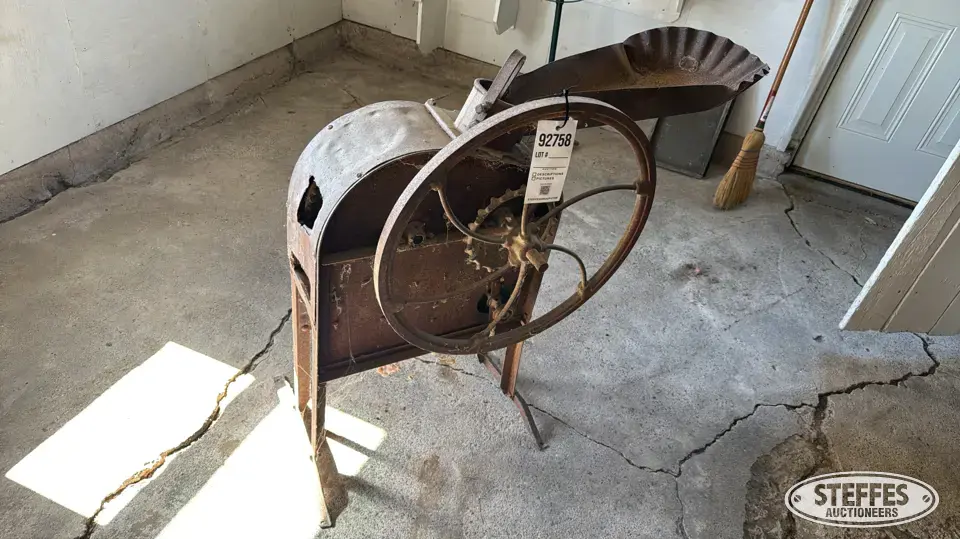 Manual corn sheller Collectibles-Other