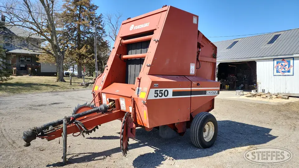 1990 Hesston 550 Round Baler