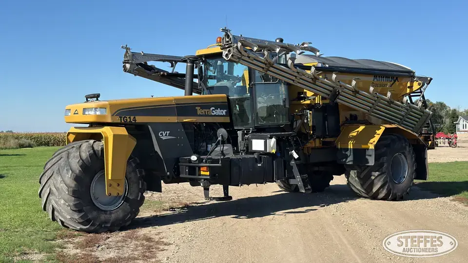 2014 TerraGator TG8300 Self-Propelled Dry Applicators-Spreaders-Floater