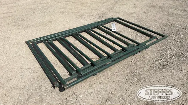 (2) Livestock panels w/gates