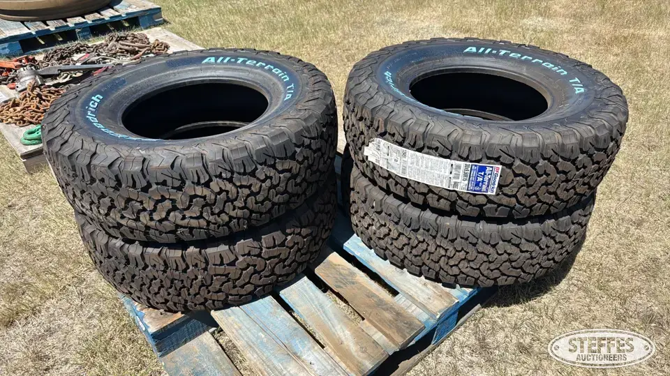 (4) BF Goodrich All-Terrain T/A KO2 30x9.50R15LT tires Passenger-Light Truck Tire