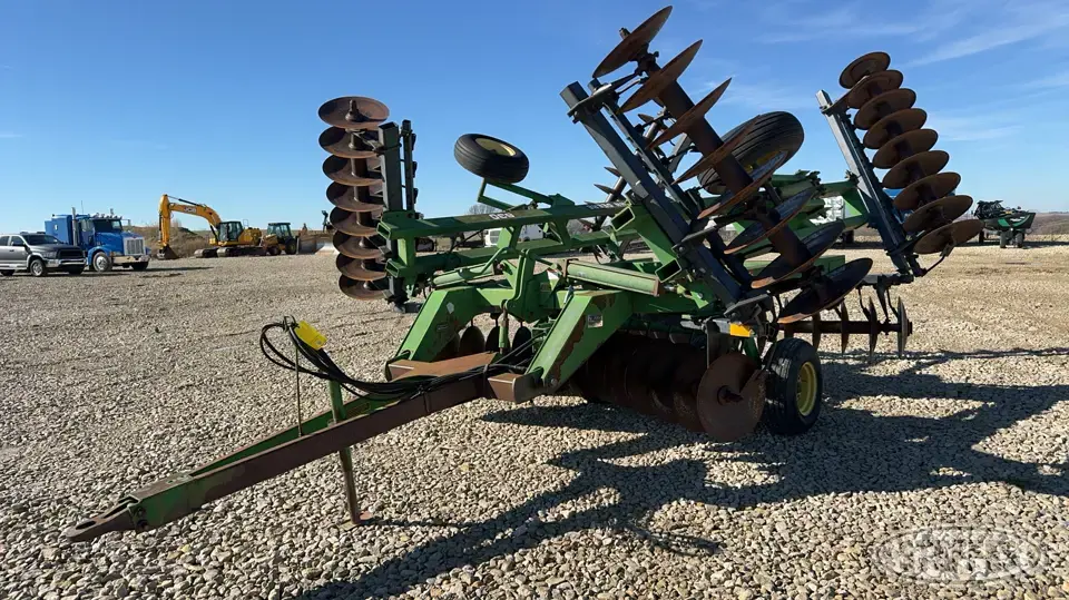 John Deere 630 Disc