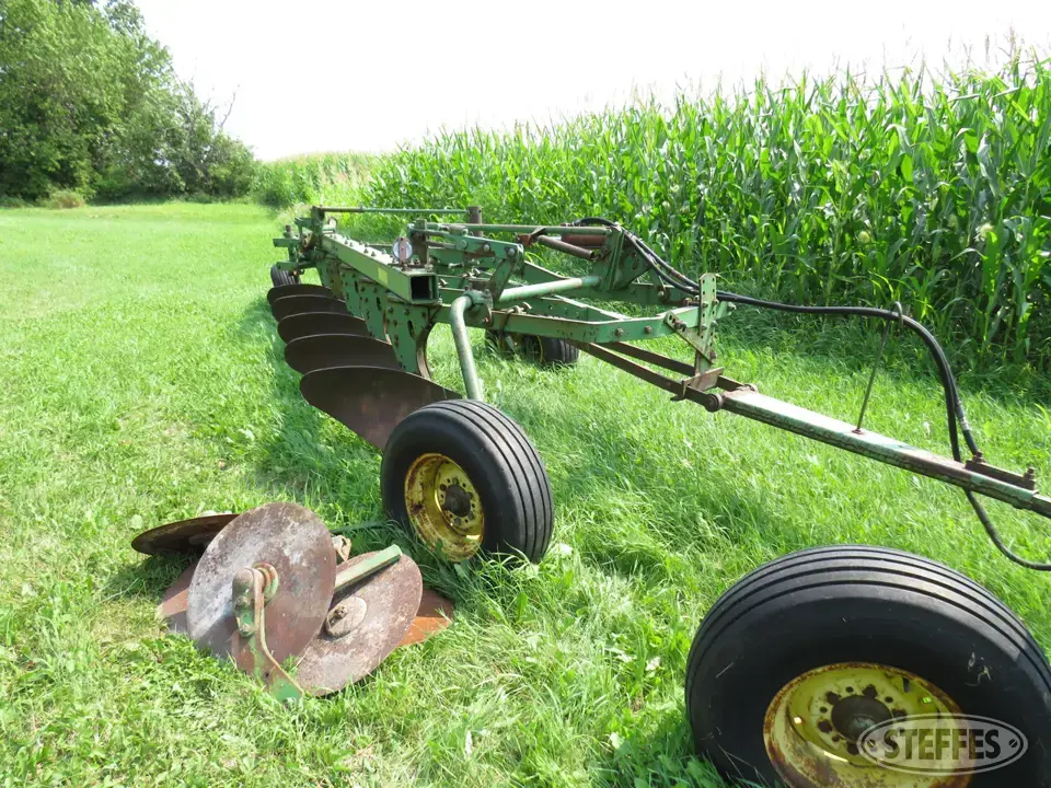 John Deere 3100 Plow