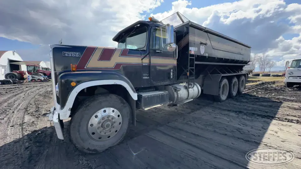 1976 International 4300 Tri-Axle Boxed Truck