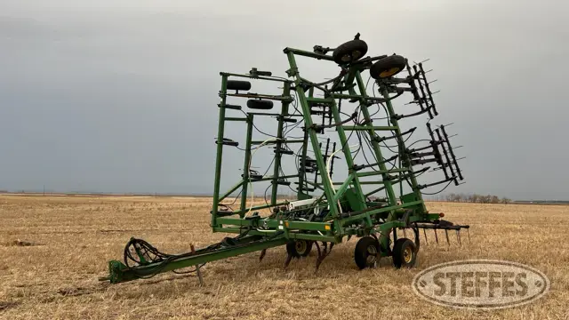 1996 John Deere 680