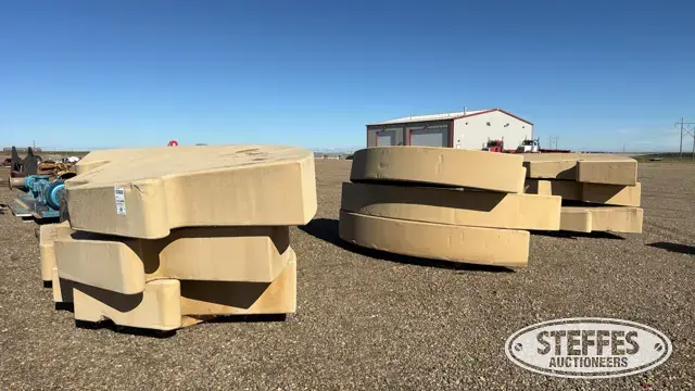 (9) Tank pad halves