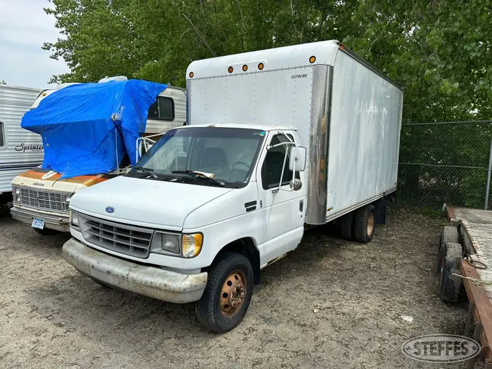 1993 Ford E350 Chassis Cab and Chassis Truck