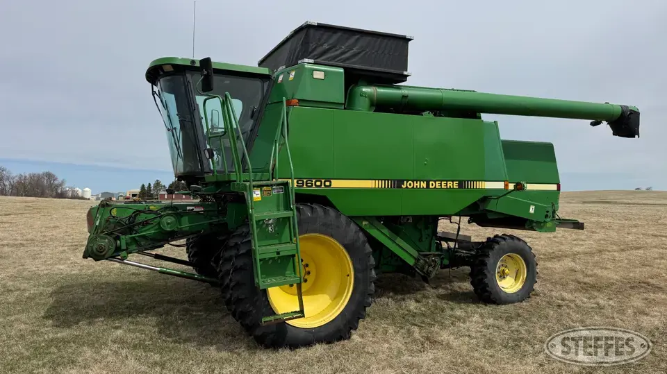 1993 John Deere 9600 Combine