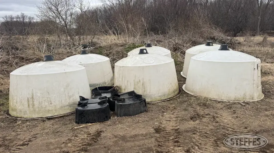 (6) Polydome calf hutches Livestock Equipment-Other