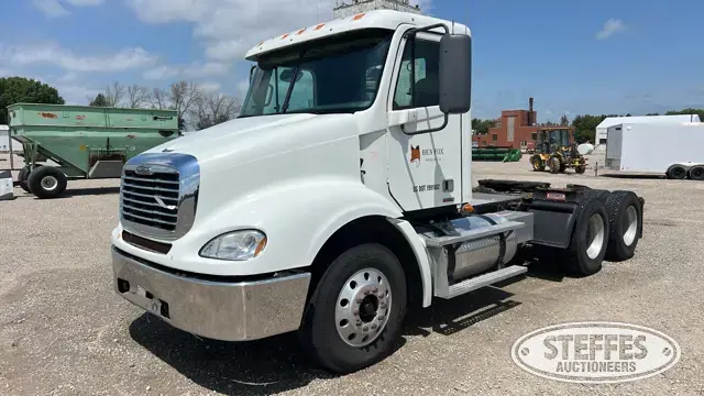 2007 Freightliner Columbia 112