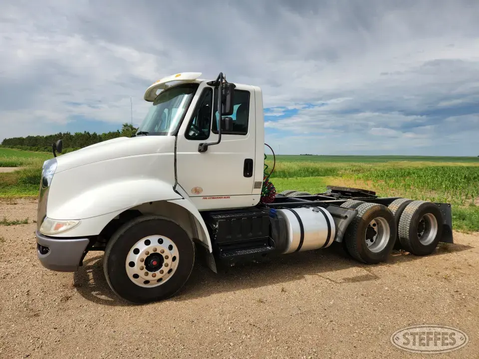 2017 IHC 8600 Conventional Truck without Sleeper