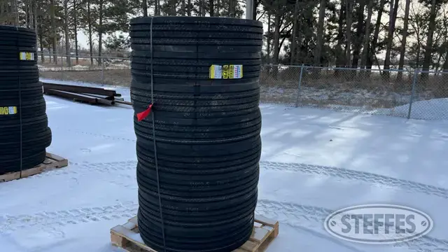 (8) Zwarthz 11R22.5 steer tires