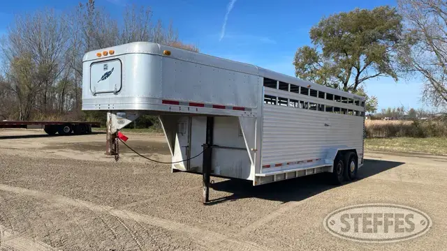 1991 Featherlite livestock trailer
