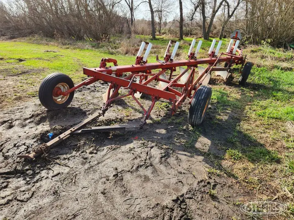 International 770 Plow