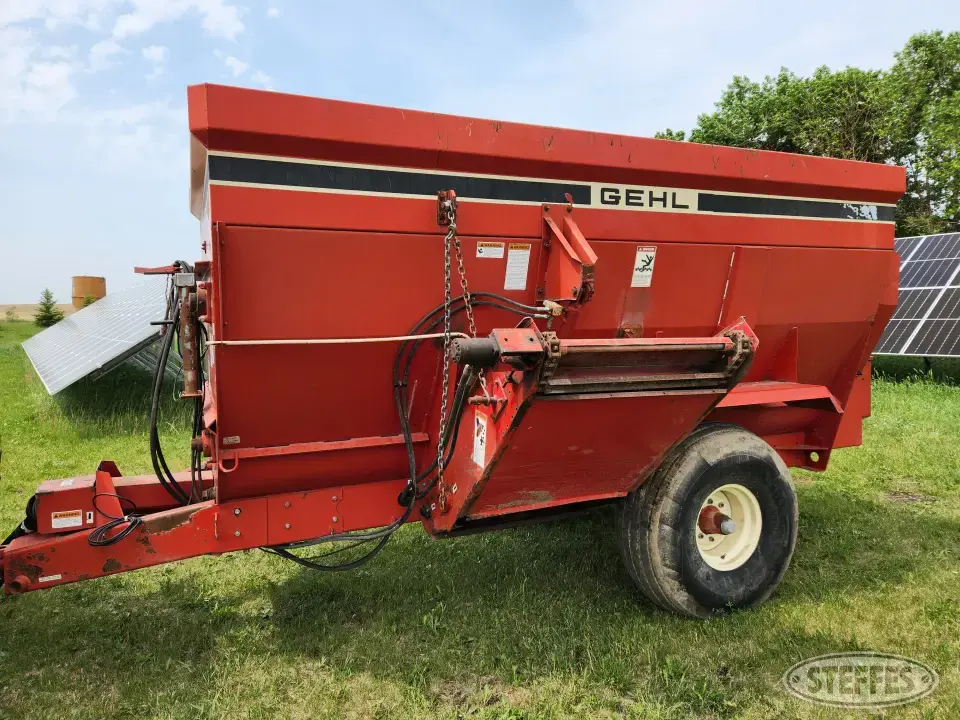 Gehl 7335 TMR Forage Wagon
