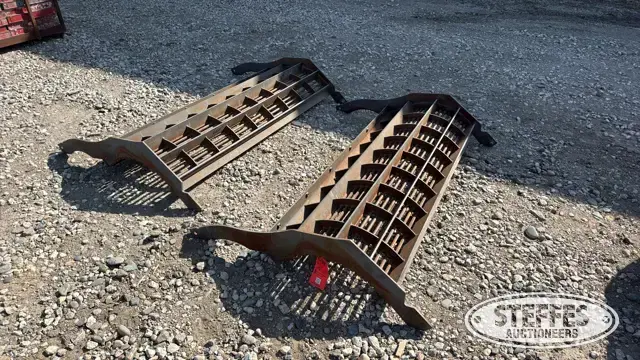 (2) Round bar concaves