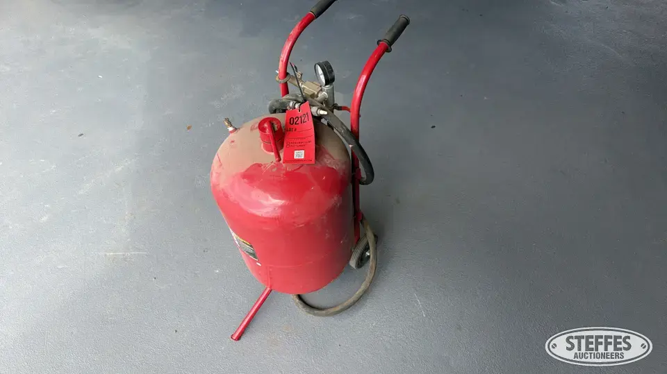 Central Pneumatic abrasive blaster General Tools and Shop Supply