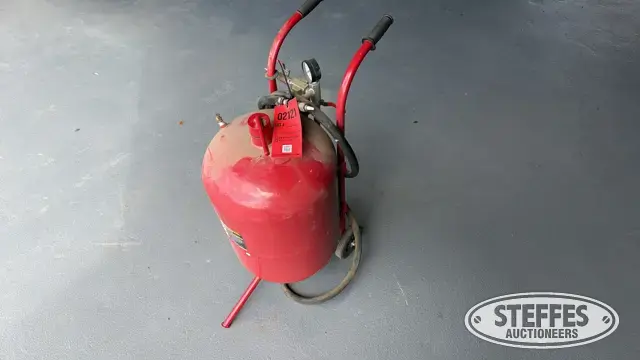Central Pneumatic abrasive blaster