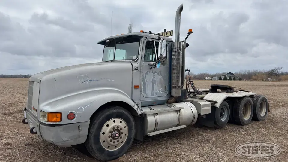 1990 International 9400 Conventional Truck without Sleeper