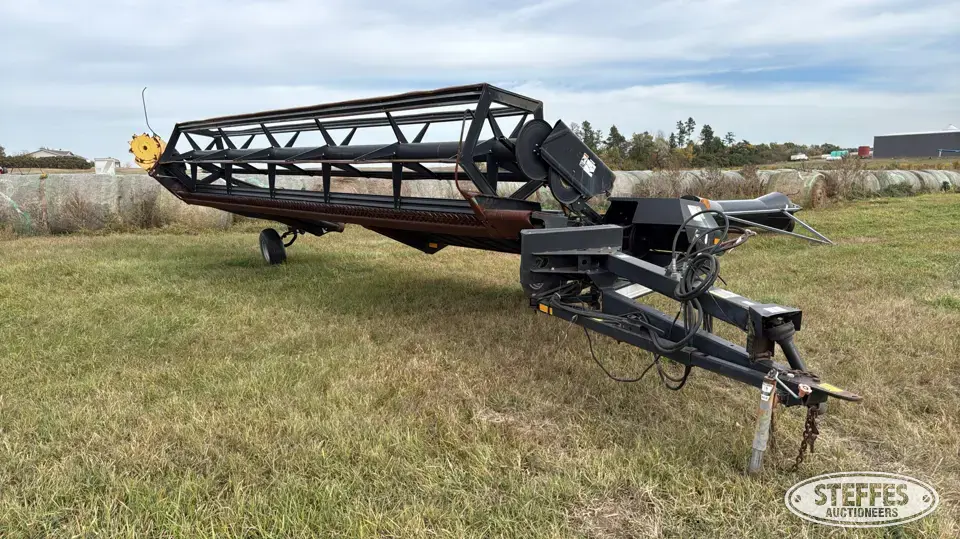 1994 MacDon Premier 1900 Pull-Type Swather